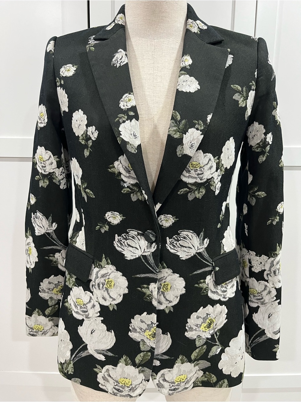 Alice + Olivia Black Floral Notch-Lapel Single-Button Blazer